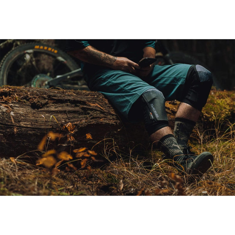 Load image into Gallery viewer, Dakine Slayer PRO Knee Pads
