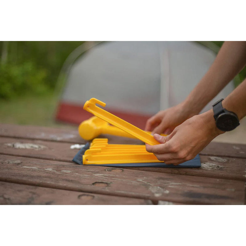Load image into Gallery viewer, Coghlan's Tent Pegs - 9" - 6 Pack
