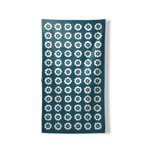 Nomadix Ultralight Towel: Fresh Flowers Teal Ocean