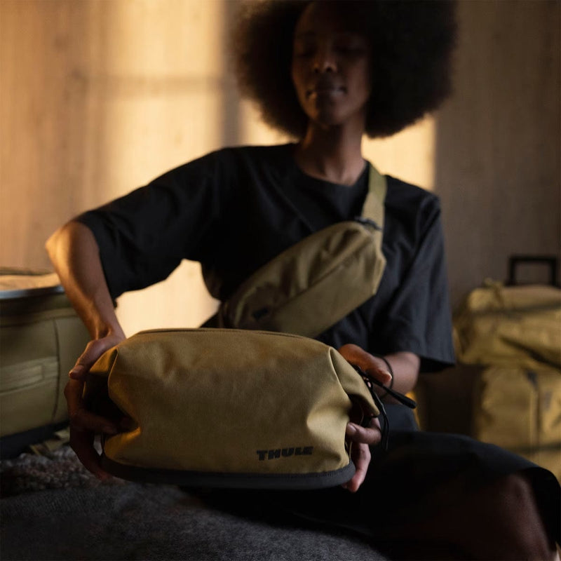 Load image into Gallery viewer, Thule Aion Toiletry Bag
